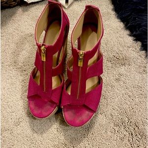 Michael Kors Magenta wedges